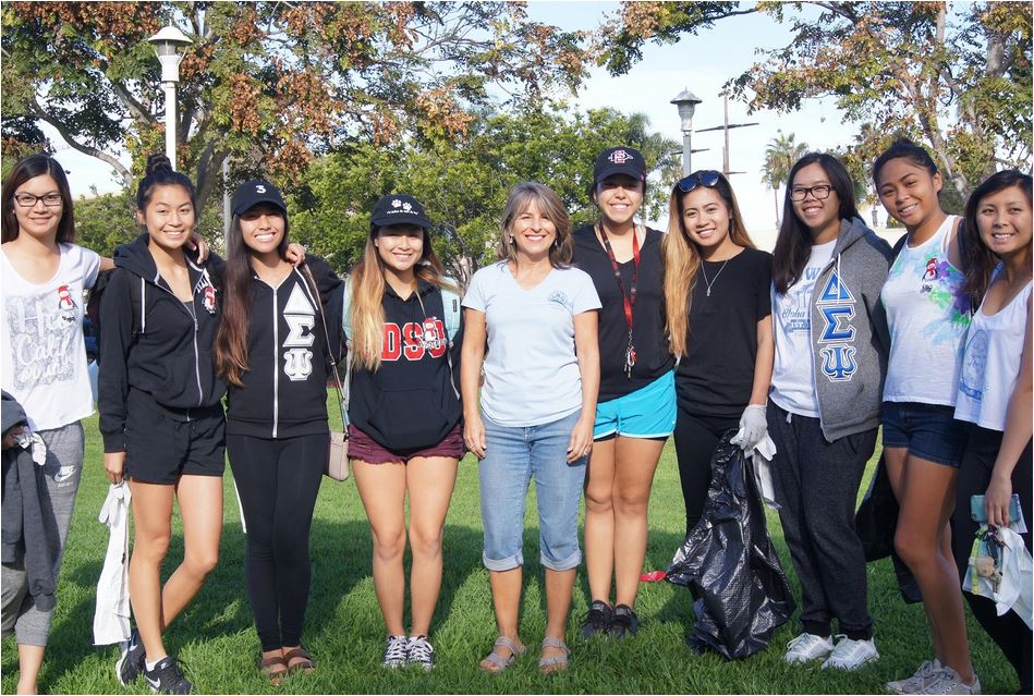 Ocean Beach Community Cleanup with Lorie Zapf