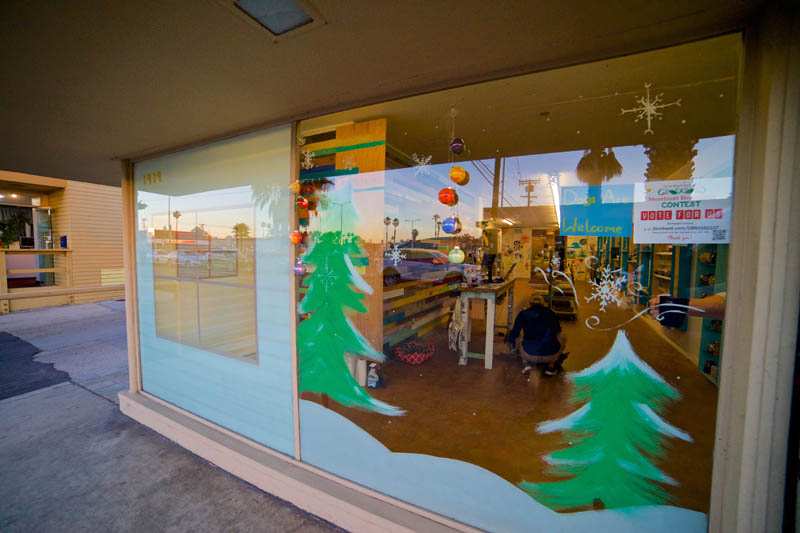 Photo of: 2016 Holiday Storefront Decorating Contest