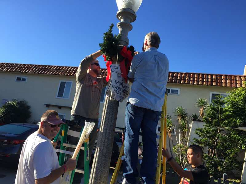 2015 Holiday Decorations Installation